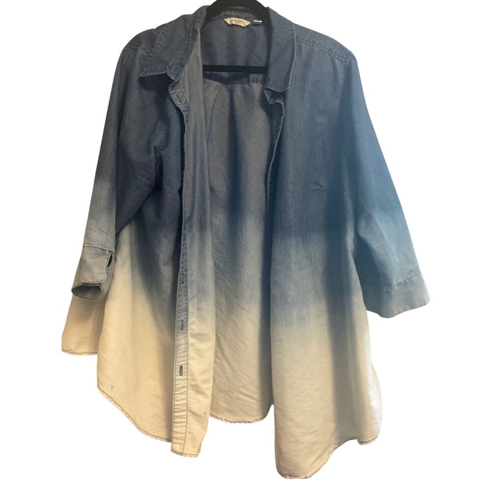 Liz Claiborne women’s 28W blue and white button up blouse